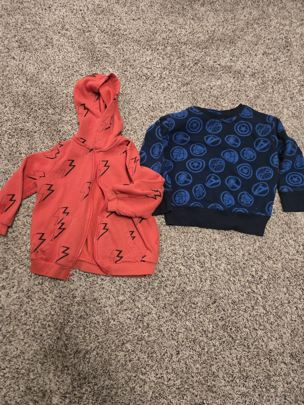 *Size 4* Bundle of 2 Sweatshirts* 1 Zip Up Hoodie* 1 Marvel*